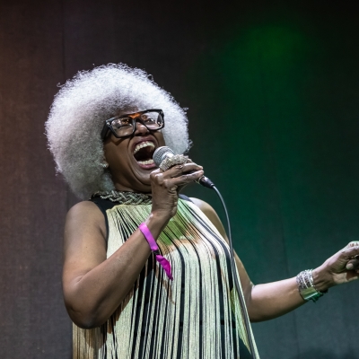 erica brown sings into a microphone at FoCoMX